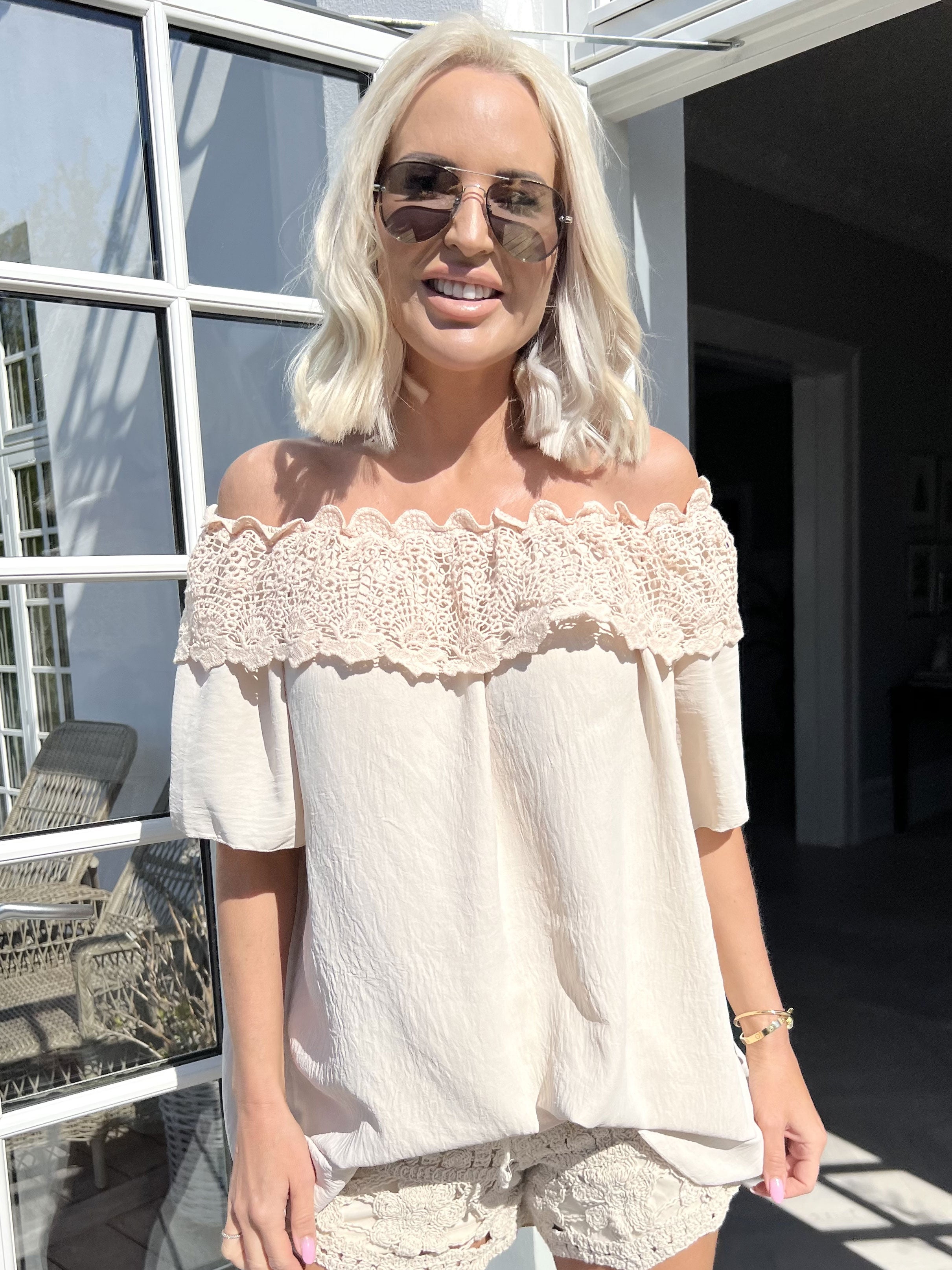 Sydney - Sød off shoulder tunika med broderinger